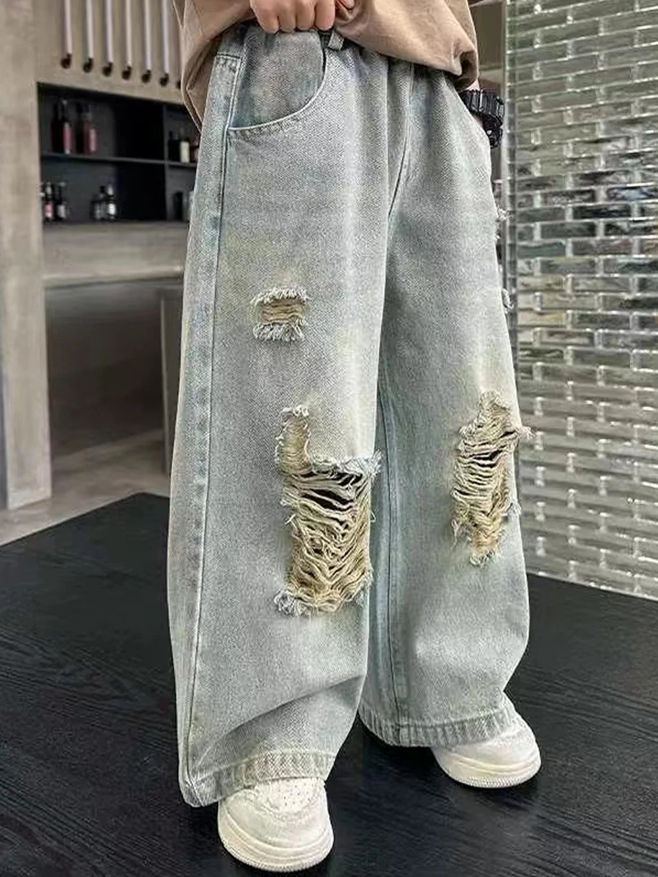 Teenage boy student minimalist preppy style water-washed light blue wide-leg straight-leg loose cas