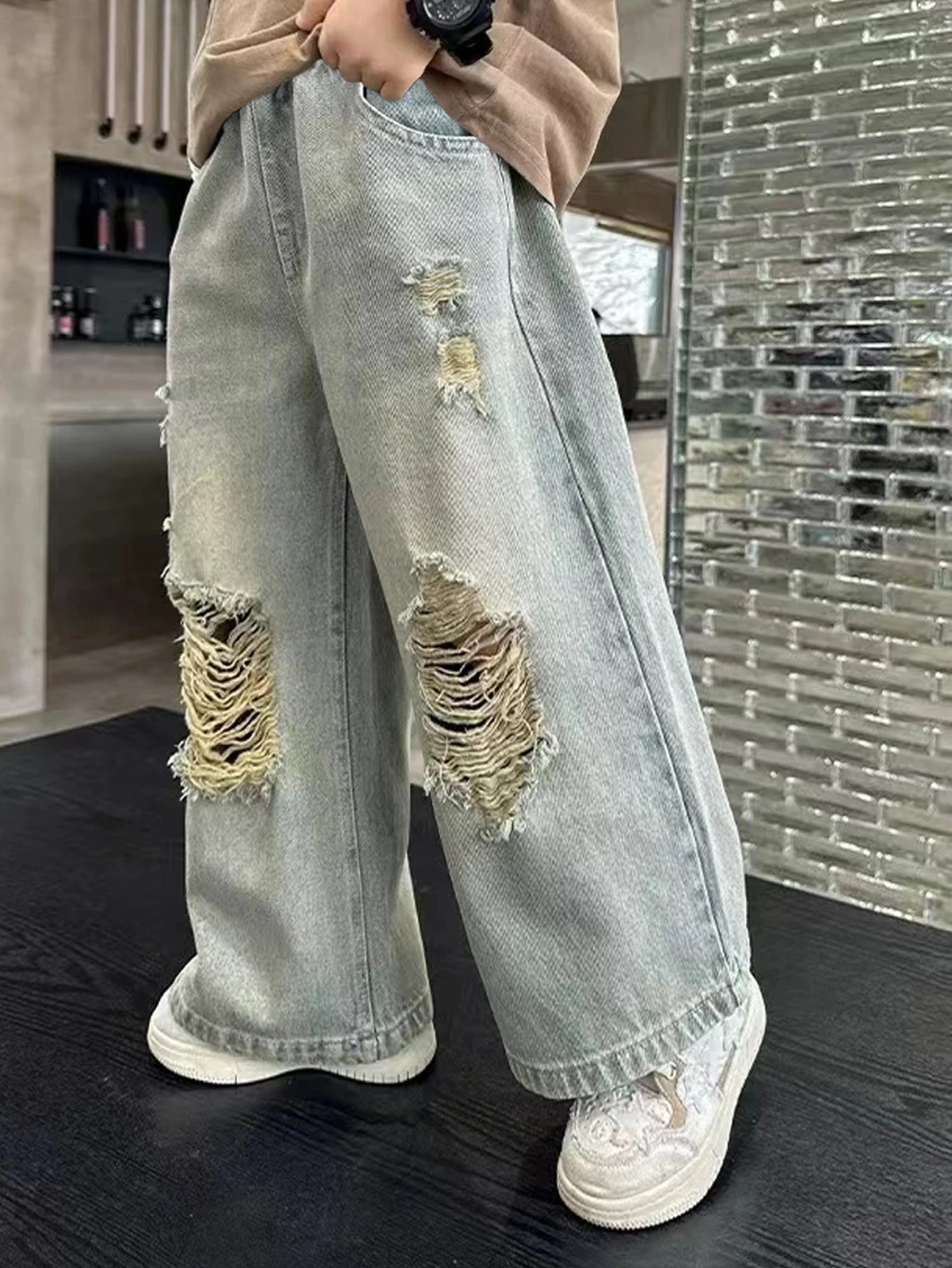 Teenage boy student minimalist preppy style water-washed light blue wide-leg straight-leg loose cas