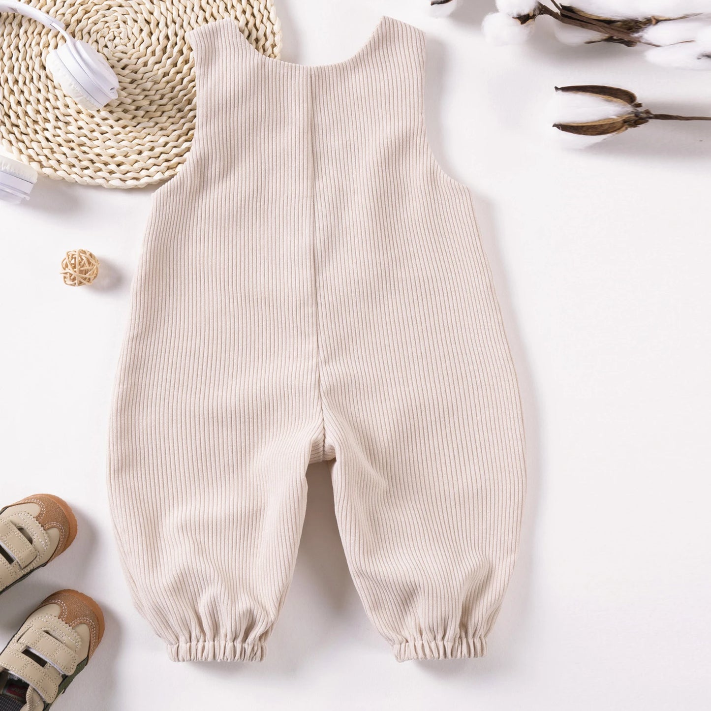 Toddler Unisex Denim Dungarees with Bear Patchwork Detail and Adjustable Straps Stylish Kids Overall Jumpsuit for Autumn
